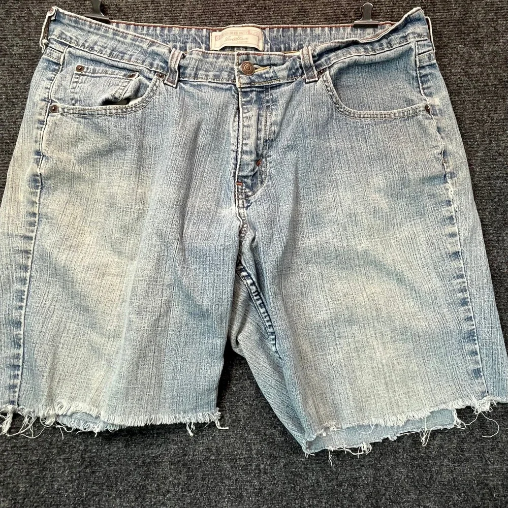 Levi Strauss Y2K Women 12 Light Wash Stretch Raw Hem Cut Off Denim Shorts Frayed